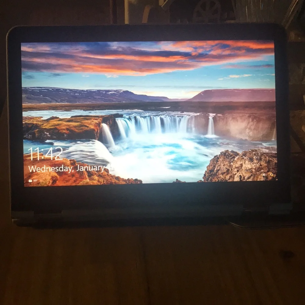 Hp silver touchscreen laptop, equipped with tablet mode .